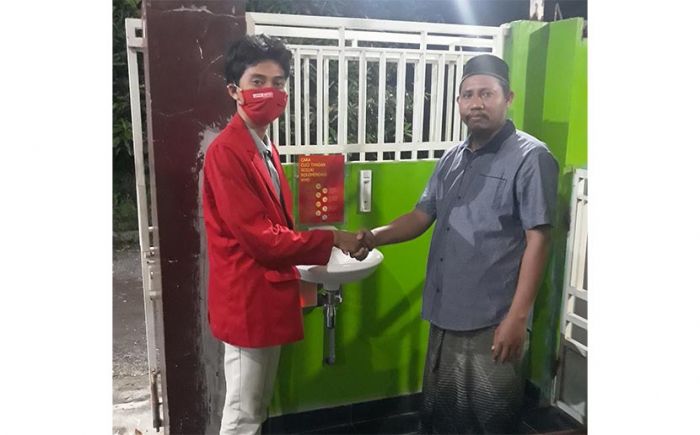 KKN, Mahasiswa Untag Bikin Wastafel Touchless di Mushalla Al-Mawaddah Sidoarjo KKN, Mahasiswa Untag Bikin Wastafel Touchless di Mushalla Al-Mawaddah Sidoarjo