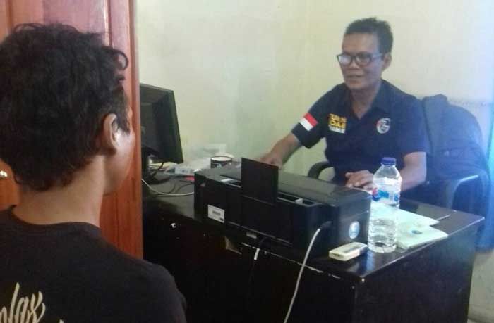Dibekuk Polisi saat Transaksi Narkoba di depan Masjid Agung Sidoarjo Dibekuk Polisi saat Transaksi Narkoba di depan Masjid Agung Sidoarjo