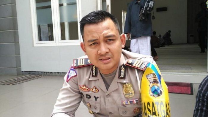 Awas, Polres Malang Kota Tindak Tegas Kendaraan yang Gunakan Strobo Awas, Polres Malang Kota Tindak Tegas Kendaraan yang Gunakan Strobo