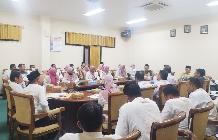 Puluhan Guru Honorer di Sampang Ngadu ke Dewan Soal Ketidakjelasan Formasi Puluhan Guru Honorer di Sampang Ngadu ke Dewan Soal Ketidakjelasan Formasi