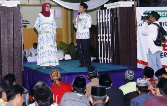 Deklarasi dan Resmikan Posko Pemenangan, Thoriq-Indah Siap Menangi Pilbup Lumajang Deklarasi dan Resmikan Posko Pemenangan, Thoriq-Indah Siap Menangi Pilbup Lumajang