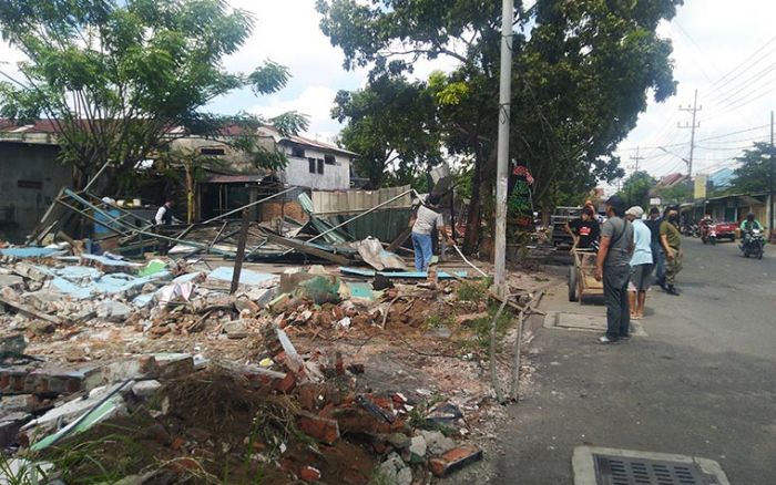 36 Stand di Jalan Raya Darmo Indah Dibongkar, 4 Bangunan Masih Tunggu Appraisal 36 Stand di Jalan Raya Darmo Indah Dibongkar, 4 Bangunan Masih Tunggu Appraisal