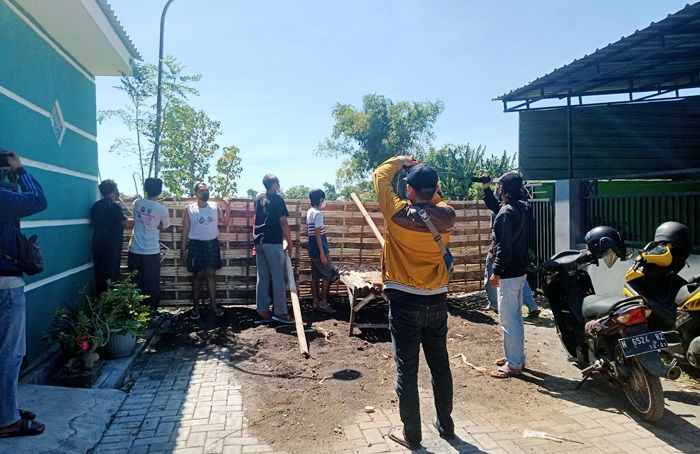 Bikin Rusak Paving dan Tembok Rumah, Warga Perum Green Savana Tolak Jalannya Dilewati Truk Bikin Rusak Paving dan Tembok Rumah, Warga Perum Green Savana Tolak Jalannya Dilewati Truk