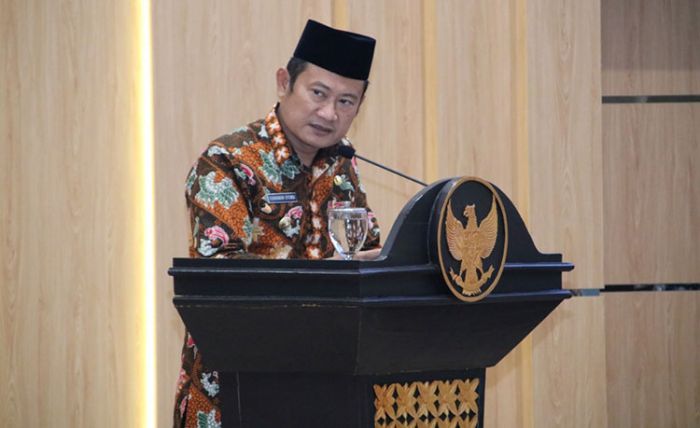 Rapat Paripurna DPRD Lamongan, Bupati Yuhronur Tanggapi Pandangan Umum Fraksi Rapat Paripurna DPRD Lamongan, Bupati Yuhronur Tanggapi Pandangan Umum Fraksi