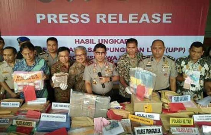 Tim Saber Pungli Polda Jatim Ungkap 63 Kasus dalam 5 Bulan Tim Saber Pungli Polda Jatim Ungkap 63 Kasus dalam 5 Bulan