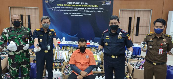 KPPBC TMP B Sidoarjo Ungkap Produksi Vape Ilegal Senilai Rp500 Juta KPPBC TMP B Sidoarjo Ungkap Produksi Vape Ilegal Senilai Rp500 Juta