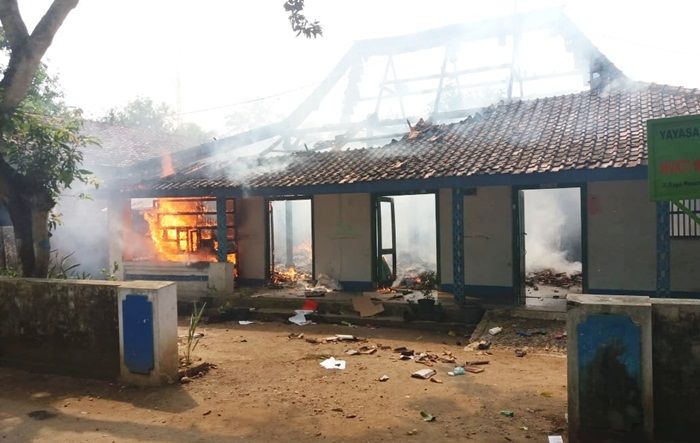 Korsleting Listrik, Panti Asuhan di Slahung Ponorogo Ludes Terbakar, Penghuni Selamat Korsleting Listrik, Panti Asuhan di Slahung Ponorogo Ludes Terbakar, Penghuni Selamat