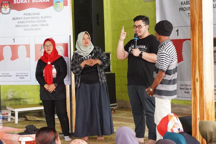Bantuan dari Dhito Bikin Penjualan UMKM Rosela di Kediri ini Tembus Sampai Perancis Bantuan dari Dhito Bikin Penjualan UMKM Rosela di Kediri ini Tembus Sampai Perancis