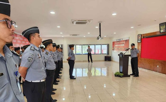 Pimpin Apel di Rutan Surabaya, Kadivpas Kanwil Kemenkumham Jatim Tekankan Hal ini Pimpin Apel di Rutan Surabaya, Kadivpas Kanwil Kemenkumham Jatim Tekankan Hal ini