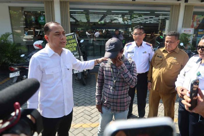 Perangi Parkir Liar! Wali Kota Surabaya Minta Pelaku Usaha Miliki Juru Parkir Resmi Perangi Parkir Liar! Wali Kota Surabaya Minta Pelaku Usaha Miliki Juru Parkir Resmi
