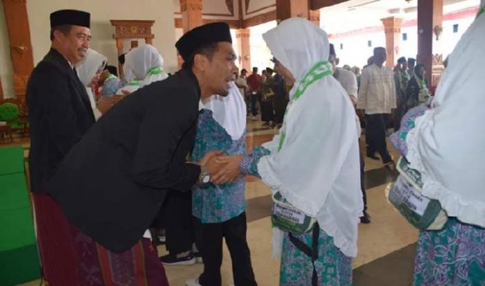 ​Bupati Madiun Lepas Jemaah Haji ke Asrama Haji