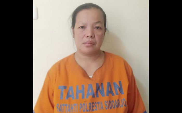 Ibu Rumah Tangga di Sidoarjo Ditangkap Polisi Terkait Penyalahgunaan Narkoba Ibu Rumah Tangga di Sidoarjo Ditangkap Polisi Terkait Penyalahgunaan Narkoba
