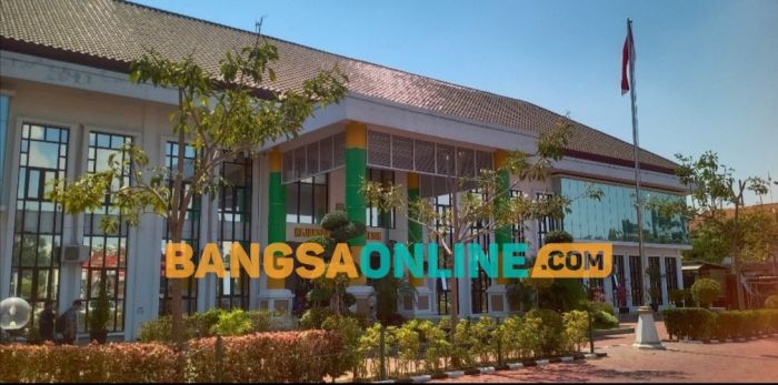 Kasus Dugaan Penyelewengan Dana Beras CSR Desa Roomo, Kejari Gresik Periksa Sekdes dan Ketua BPD Kasus Dugaan Penyelewengan Dana Beras CSR Desa Roomo, Kejari Gresik Periksa Sekdes dan Ketua BPD