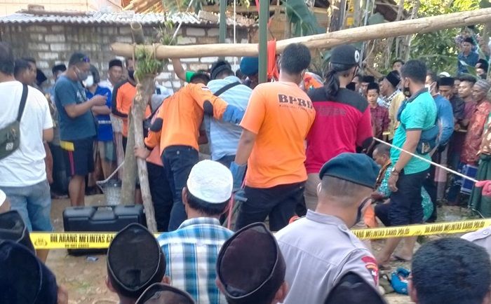 Diduga Hendak Mandi, Nenek di Pamekasan Tewas Terjatuh di Sumur Sedalam 40 Meter Diduga Hendak Mandi, Nenek di Pamekasan Tewas Terjatuh di Sumur Sedalam 40 Meter