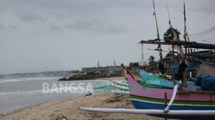 Gelombang Pantai Utara di Tuban Capai 3 Meter, Dua Perahu Rusak saat Diparkir