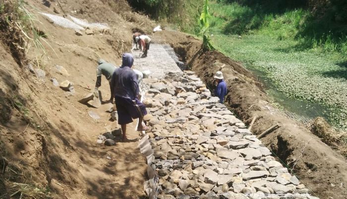 Proyek Pembangunan Bronjong di Kabupaten Pasuruan Hampir Rampung Proyek Pembangunan Bronjong di Kabupaten Pasuruan Hampir Rampung