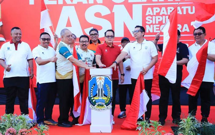 Buka Pekan Olahraga ASN Pemprov Jatim, Pj. Gubernur Adhy Pacu Semangat Kebersamaan Buka Pekan Olahraga ASN Pemprov Jatim, Pj. Gubernur Adhy Pacu Semangat Kebersamaan