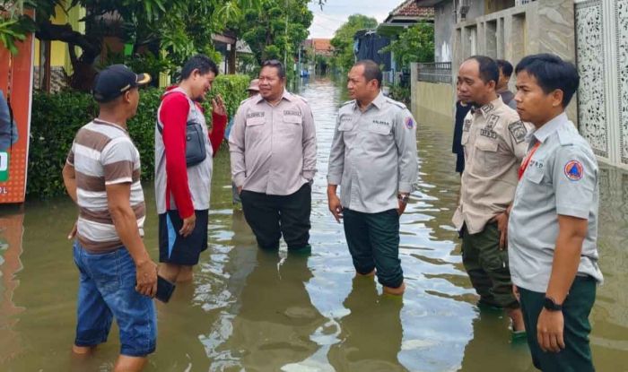 Kalaksa BPBD Jatim Tinjau Warga Terdampak Banjir di Kabupaten Pasuruan Kalaksa BPBD Jatim Tinjau Warga Terdampak Banjir di Kabupaten Pasuruan