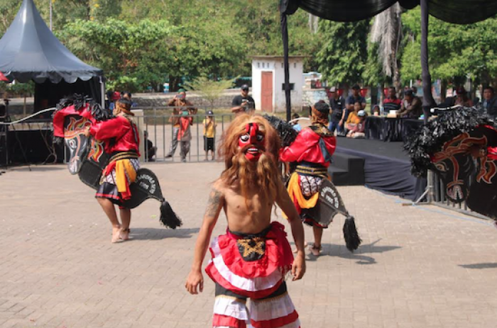 Lestarikan Kesenian Jaranan Kadiren, Pemkot Kediri Gelar Festival di Area Wisata Goa Selomangleng Lestarikan Kesenian Jaranan Kadiren, Pemkot Kediri Gelar Festival di Area Wisata Goa Selomangleng