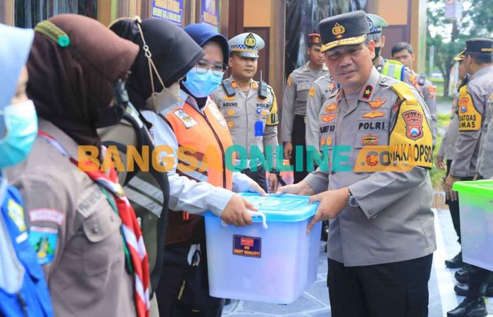 Jelang Tahun Baru 2023, Wakapolda Jatim Tinjau Pos Pengamanan di Polres Gresik Jelang Tahun Baru 2023, Wakapolda Jatim Tinjau Pos Pengamanan di Polres Gresik