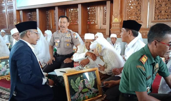 Ada Warga Tuban yang Belum Nikah? Bupati Siap Bantu, Tapi Bukan Bantu Jodoh, Ya... Ada Warga Tuban yang Belum Nikah? Bupati Siap Bantu, Tapi Bukan Bantu Jodoh, Ya...