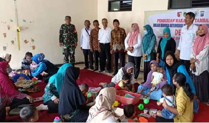 Percepat Penurunan Angka Stunting, Desa Jiwan Bagikan Makanan Tambahan