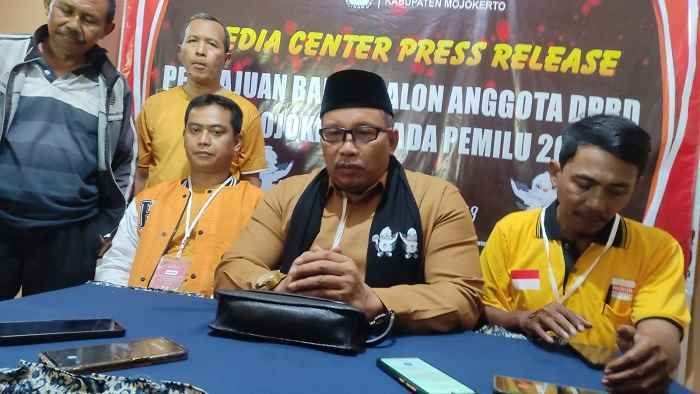 Daftarkan Bacaleg, Hanura Mojokerto Optimis Rebut Kursi di Setiap Dapil Daftarkan Bacaleg, Hanura Mojokerto Optimis Rebut Kursi di Setiap Dapil
