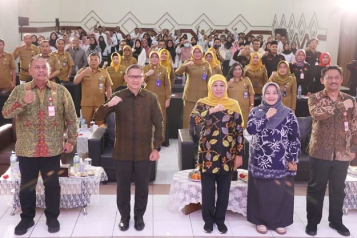 Gubernur Khofifah Buka Kegiatan Peningkatan Kompetensi Guru Bahasa Daerah SMA se-Jatim