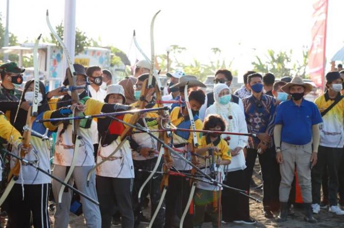 Gubernur Khofifah Resmikan Wisata Edukasi Berkuda dan Panahan Kalidawir Sidoarjo Gubernur Khofifah Resmikan Wisata Edukasi Berkuda dan Panahan Kalidawir Sidoarjo