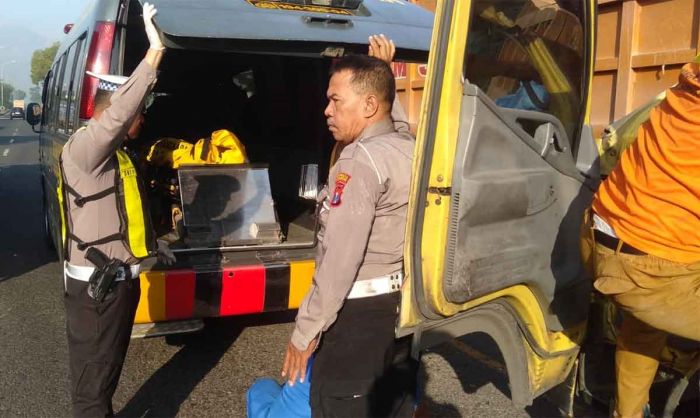 Tabrak Dump Truk Parkir, Sopir Truk Tangki di Sidoarjo Tewas Tabrak Dump Truk Parkir, Sopir Truk Tangki di Sidoarjo Tewas