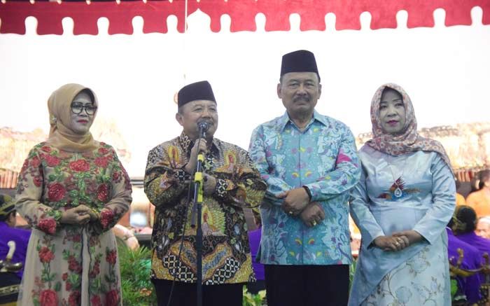 Buka Gelaran Wayang Kulit, Mbah Tarom: Jadikan Caruban Kota Transit