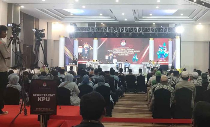 Debat Publik Pilkada 2024 di Pamekasan, Pasangan Berbakti Bawa Semangat Perubahan Debat Publik Pilkada 2024 di Pamekasan, Pasangan Berbakti Bawa Semangat Perubahan