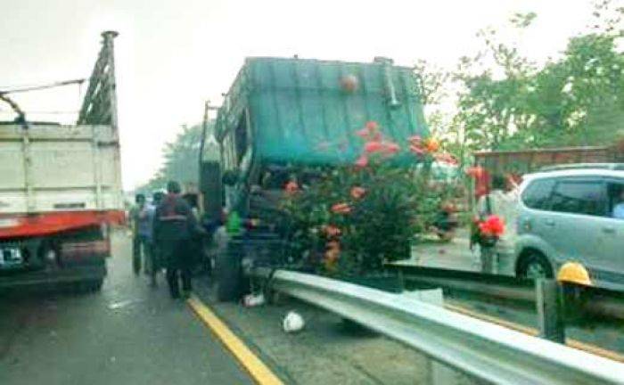 Lagi, Kecelakaan di Tol Porong, Trailer Diseruduk Bus