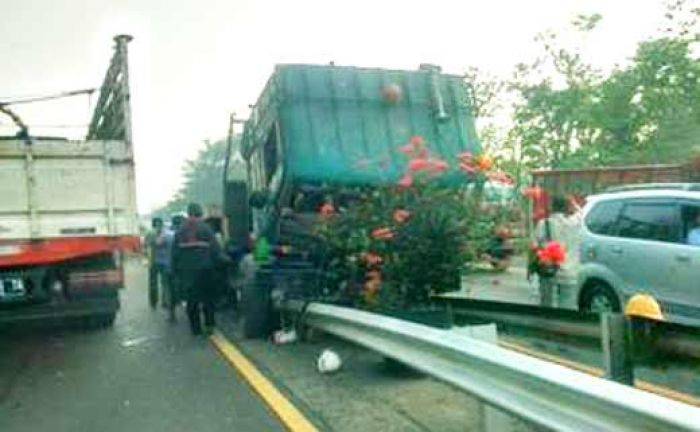 Lagi, Kecelakaan di Tol Porong, Trailer Diseruduk Bus Lagi, Kecelakaan di Tol Porong, Trailer Diseruduk Bus