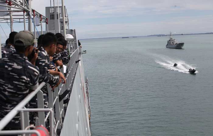 Danguspurlatim Saksikan Geladi Demo Launching Trilateral Maritime Patrol di atas Kapal Perang TNI AL Danguspurlatim Saksikan Geladi Demo Launching Trilateral Maritime Patrol di atas Kapal Perang TNI AL
