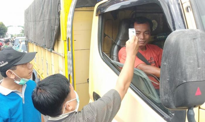 Satgas Percepatan Penanganan Virus Corona Gelar Pemeriksaan Suhu Tubuh di Pintu Masuk Ponorogo Satgas Percepatan Penanganan Virus Corona Gelar Pemeriksaan Suhu Tubuh di Pintu Masuk Ponorogo