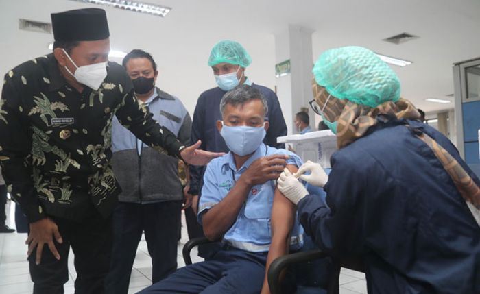 Bupati Muhdlor Apresiasi Pabrik Kertas PT Tjiwi Kimia Gelar Vaksinasi Gotong Royong Bupati Muhdlor Apresiasi Pabrik Kertas PT Tjiwi Kimia Gelar Vaksinasi Gotong Royong