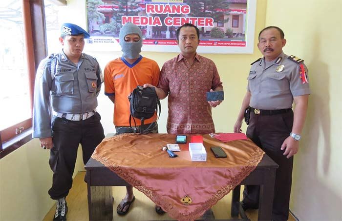 Polres Pacitan Amankan Dua Tersangka Pelaku Pencurian dengan Pemberatan Polres Pacitan Amankan Dua Tersangka Pelaku Pencurian dengan Pemberatan