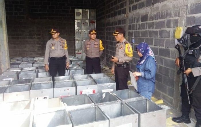 Jelang Coblosan Pilgub, Kapolres Gresik Cek Kesiapan dan Distribusi Logistik di Gudang KPUD