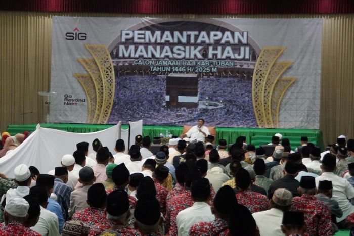 Gandeng Kemenag, SIG Pabrik Tuban Berikan Pemantapan Manasik Haji Kepada Ratusan CJH Gandeng Kemenag, SIG Pabrik Tuban Berikan Pemantapan Manasik Haji Kepada Ratusan CJH