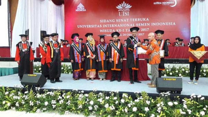 Wisuda Perdana UISI Gresik, Luluskan 104 Mahasiswa Wisuda Perdana UISI Gresik, Luluskan 104 Mahasiswa