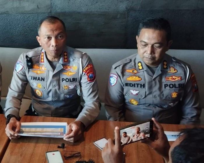 Ditlantas Polda Jatim Urai Kemacetan Parah Antrean Penyeberangan Selat Bali