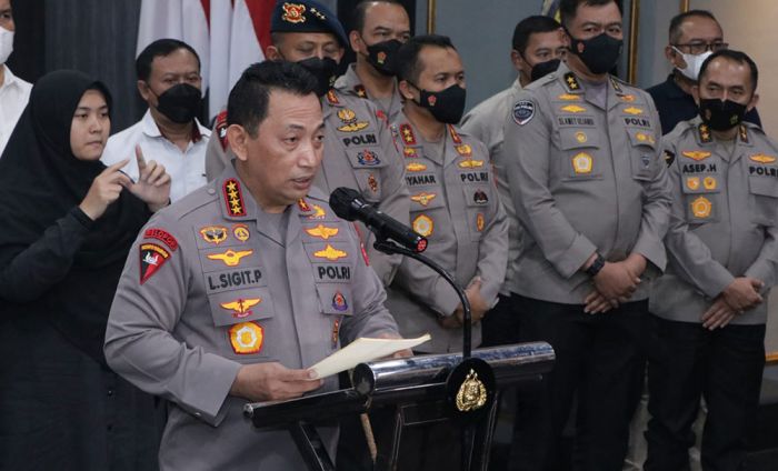Kapolri Rilis 6 Tersangka Kasus Tragedi Kanjuruhan, Ada Direktur PT LIB Hingga Pejabat Polres Malang Kapolri Rilis 6 Tersangka Kasus Tragedi Kanjuruhan, Ada Direktur PT LIB Hingga Pejabat Polres Malang
