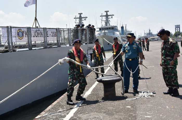 Pangarmatim Lepas KRI TOM-357 dan KRI JOL-358 Menuju Koarmabar Pangarmatim Lepas KRI TOM-357 dan KRI JOL-358 Menuju Koarmabar