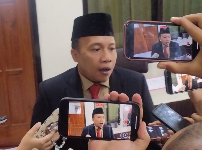 Rapat Paripurna DPRD Trenggalek Bahas Pokir dan Agenda Giat Bulan Maret Rapat Paripurna DPRD Trenggalek Bahas Pokir dan Agenda Giat Bulan Maret