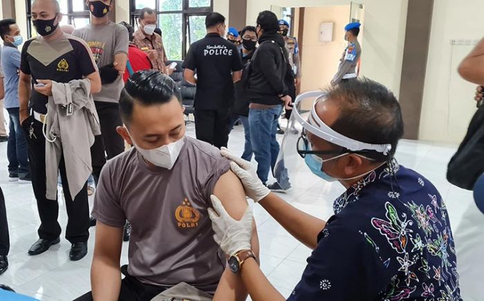 631 Anggota Polres Bangkalan Disuntik Vaksin Covid-19 631 Anggota Polres Bangkalan Disuntik Vaksin Covid-19