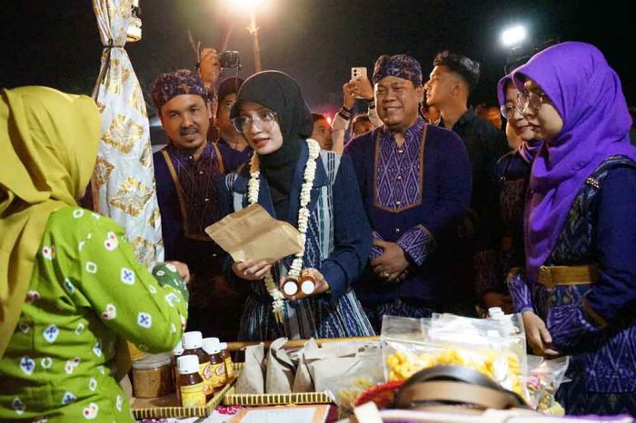 Turut Meriahkan Acara Bazarku Bazarmu, Wali Kota Kediri Ajak Masyarakat Dukung Produk UMKM Lokal Turut Meriahkan Acara Bazarku Bazarmu, Wali Kota Kediri Ajak Masyarakat Dukung Produk UMKM Lokal