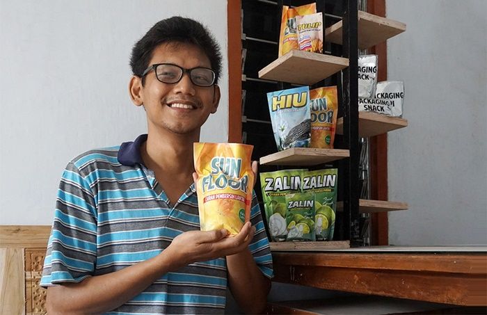 Sempat Ingin Bunuh Diri, Penyandang Disabilitas Kota Kediri Sukses jadi Pengusaha Cairan Pembersih Sempat Ingin Bunuh Diri, Penyandang Disabilitas Kota Kediri Sukses jadi Pengusaha Cairan Pembersih