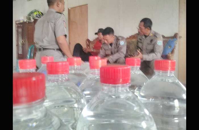 Resahkan Warga, Warung Miras di Sidoharjo Lamongan Digerebek Satpol PP