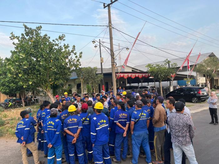 Kisruh di Pelabuhan Probolinggo Kota Diduga Ada Bongkar Muat Tak Kantongi Izin Kisruh di Pelabuhan Probolinggo Kota Diduga Ada Bongkar Muat Tak Kantongi Izin